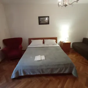 Damjan Ostanak kod kuće